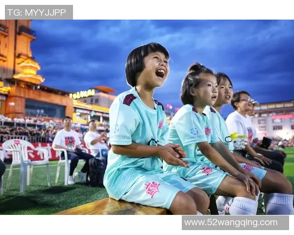 足球经典回顾:那些年我们一起追逐的绿茵传奇与感动瞬间